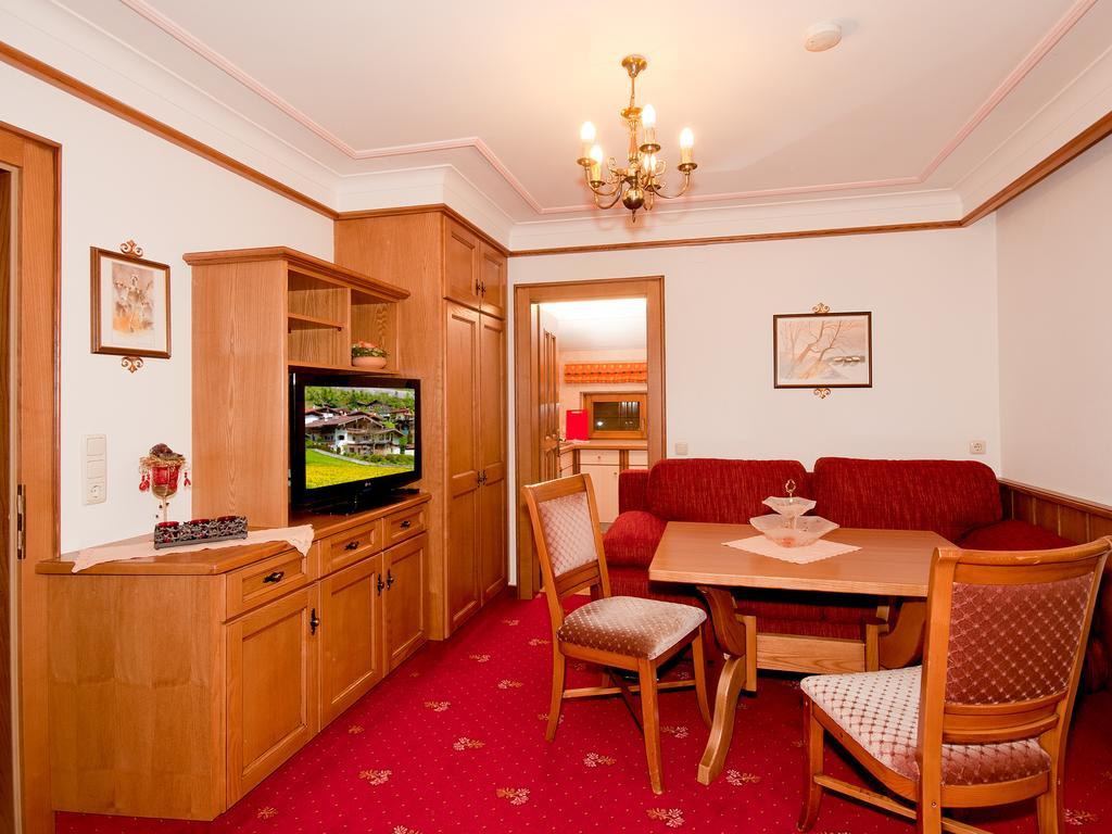 Adlerhorst , Gstan 31 Apartman Finkenberg Szoba fotó